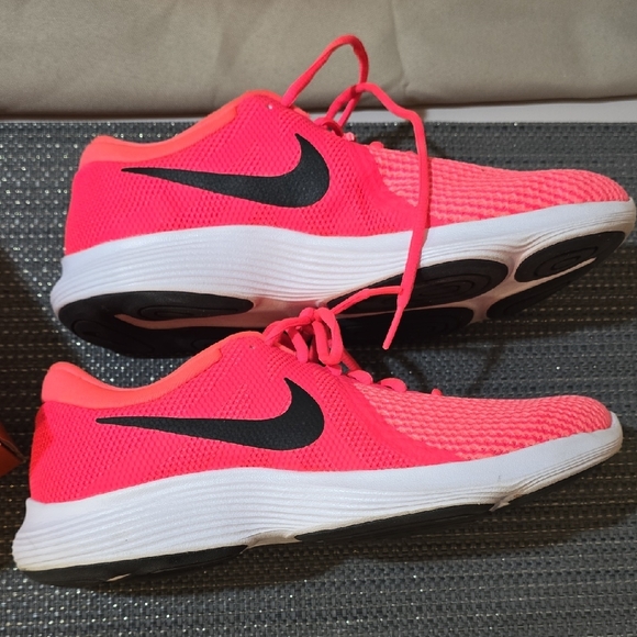 Nike Revolution 4 Running Shoes In Racer Pink. - Picture 4 of 7